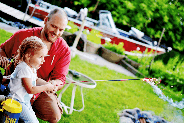 father-daughter-sparkler-fun-%2523NauticaForDad.png