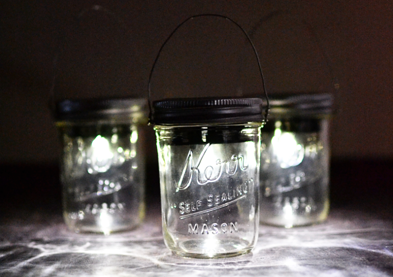 Mason Jar Hanging Solar Lantern