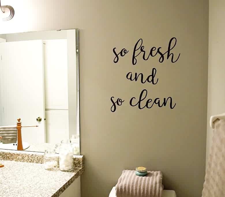 diy bathroom wall art