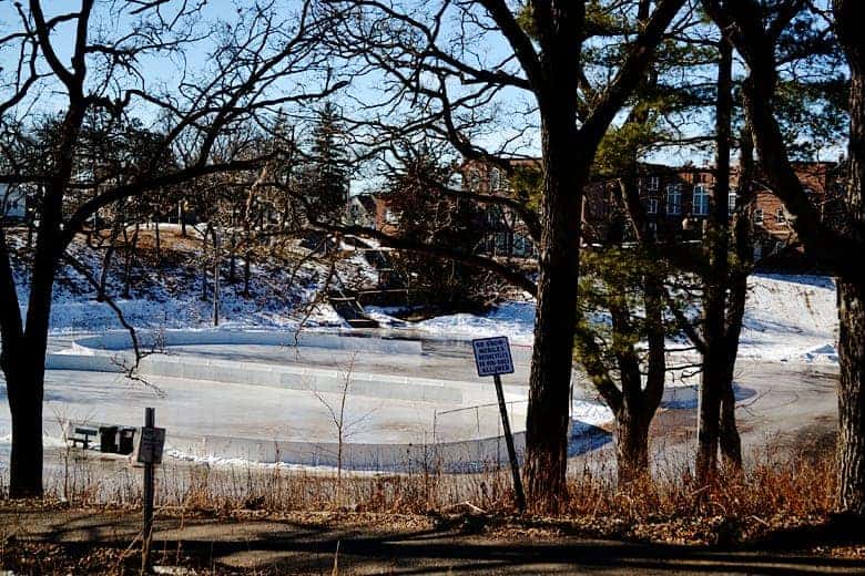 Looking for the best place to take your kids ice skating outdoors in Minnesota? Check out the Handke Pit!