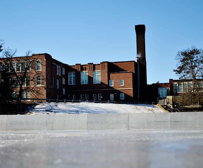 Looking for the best place to take your kids ice skating outdoors in Minnesota? Check out the Handke Pit!