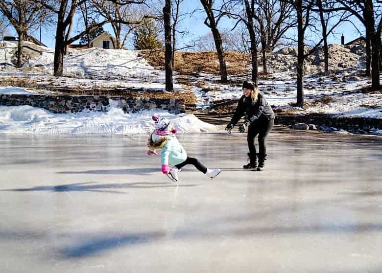 Looking for the best place to take your kids ice skating outdoors in Minnesota? Check out the Handke Pit!