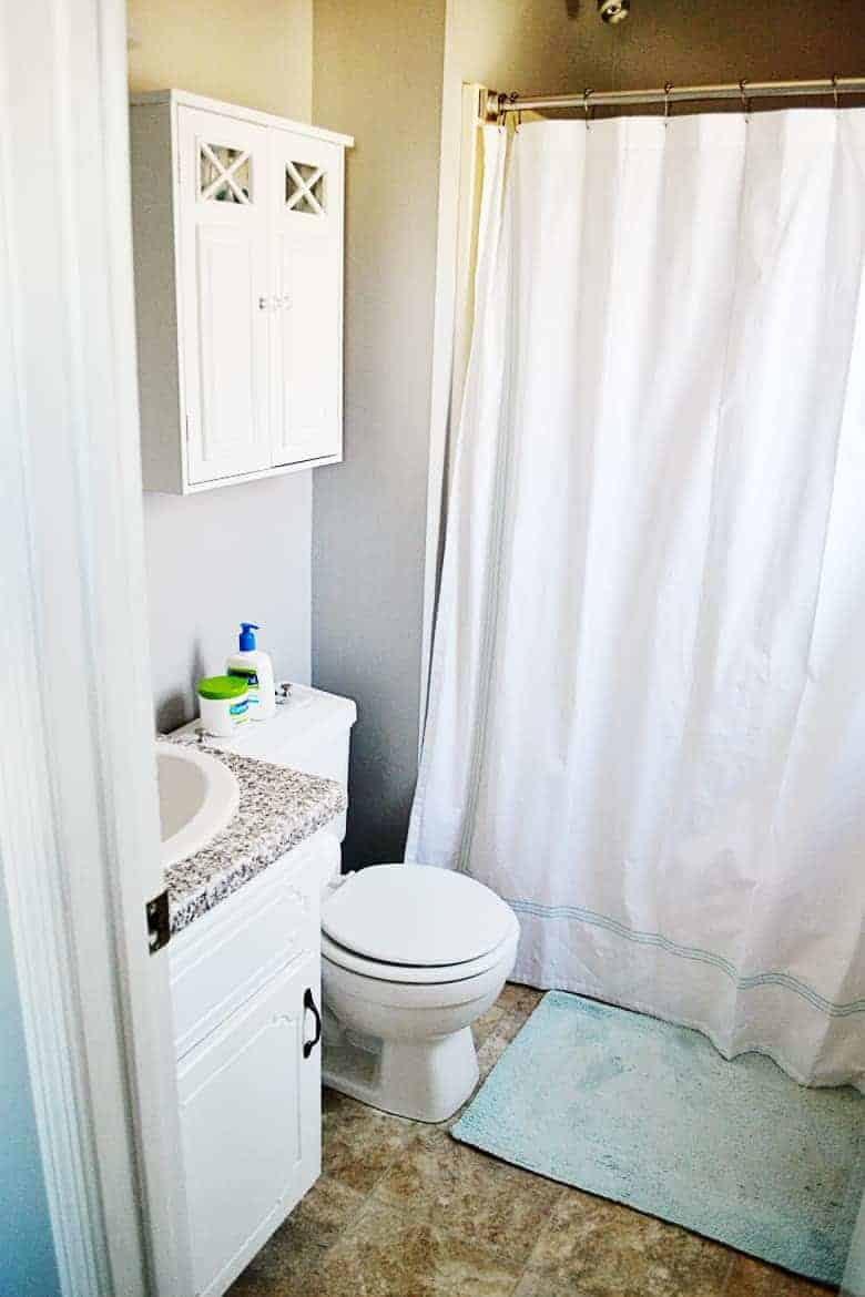 This easy DIY marble toilet tank tray is the perfect solution for toilet tank decor and organization for a small bathroom.