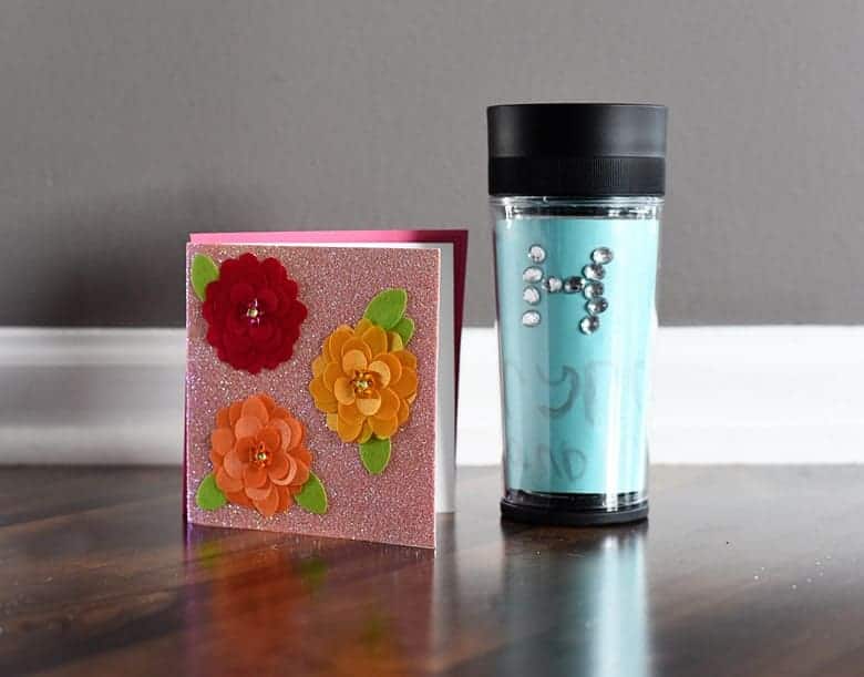 This DIY mother's day gift is practical, sentimental, and it gets the kids involved! The perfect DIY gift for grandma or mom!