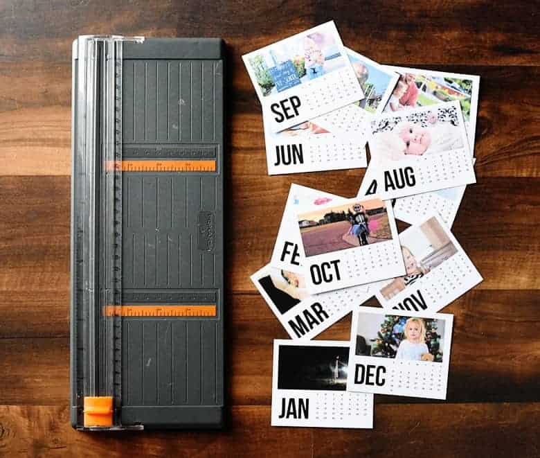 Need a last minute gift that's also handmade? This free printable mini photo calendar easel is the perfect last minute father's day or mother's day gift!