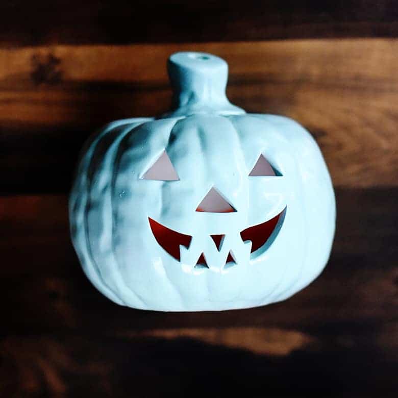 If you see one of these ceramic pumpkins at the thrift store, don't pass them up! This thrift store Halloween decor makeover of this pumpkin is so easy!