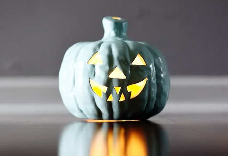 If you see one of these ceramic pumpkins at the thrift store, don't pass them up! This thrift store Halloween decor makeover of this pumpkin is so easy!