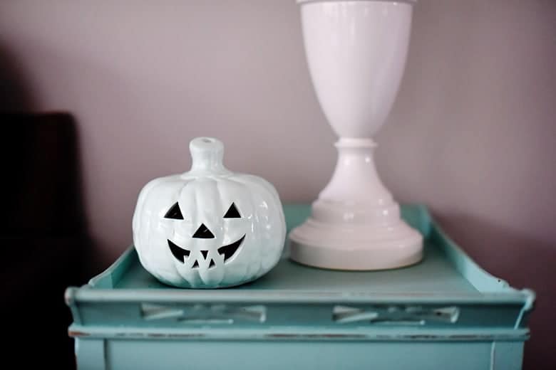 If you see one of these ceramic pumpkins at the thrift store, don't pass them up! This thrift store Halloween decor makeover of this pumpkin is so easy!