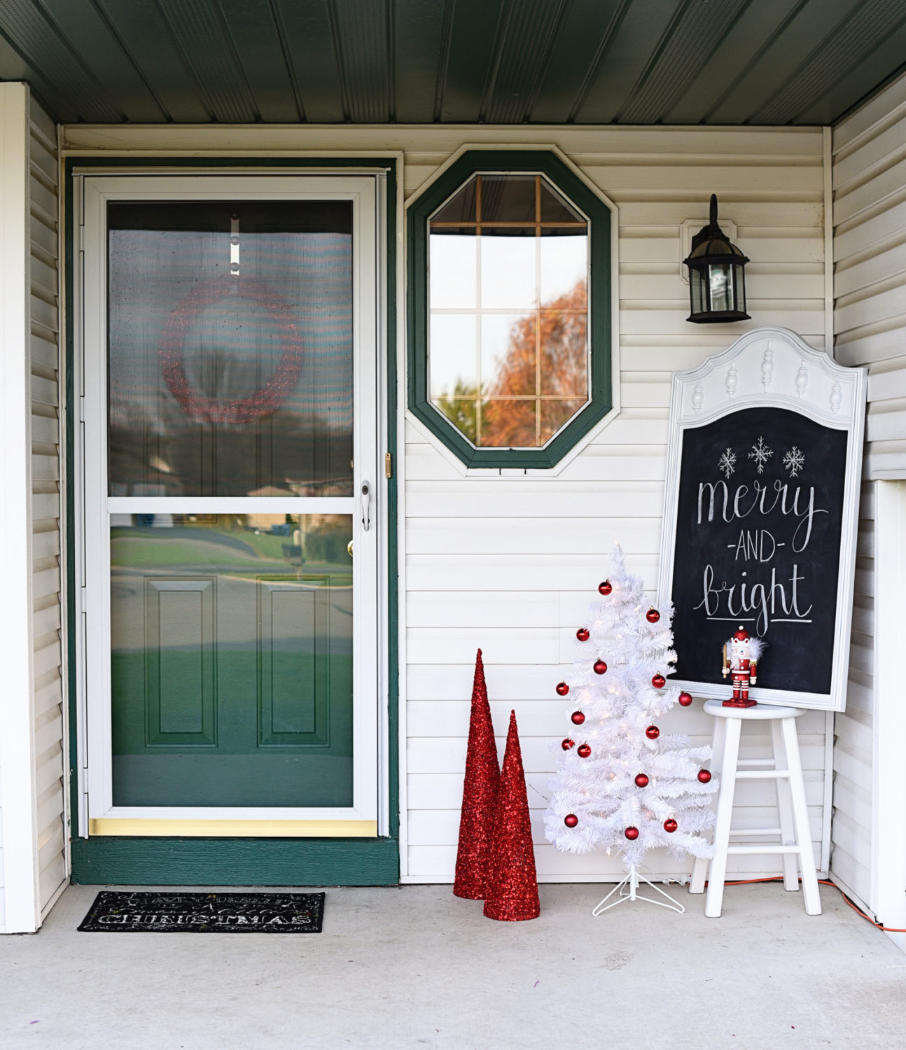 Christmas Front Porch Decor- When you're doing some holiday decorating, don't forget your front porch! Turn your front porch into a festive Christmas display with these simple and frugal decorations. 