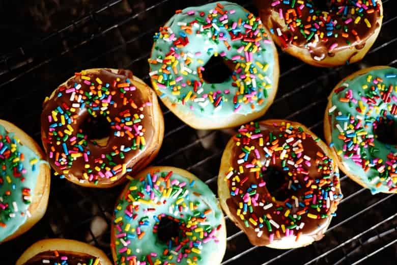 If you're looking for air fryer recipes, this donut recipe is SO quick, easy, and delicious! Plus, they only take 5 minutes to make. You can make them glazed or top them with cinnamon and sugar or powdered sugar. Also includes a free printable gift tag! 