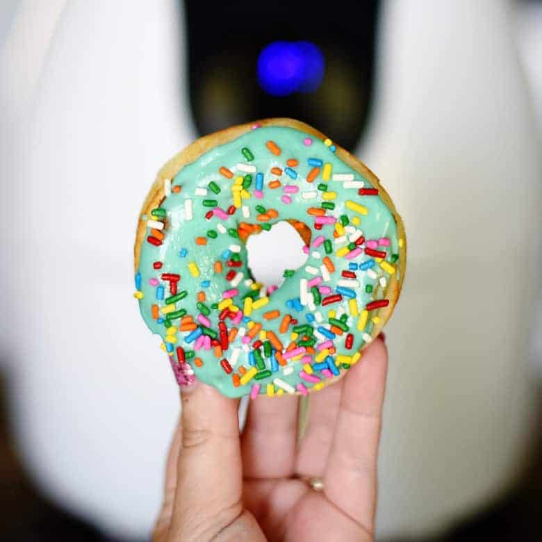 If you're looking for air fryer recipes, this donut recipe is SO quick, easy, and delicious! Plus, they only take 5 minutes to make. You can make them glazed or top them with cinnamon and sugar or powdered sugar. Also includes a free printable gift tag! 