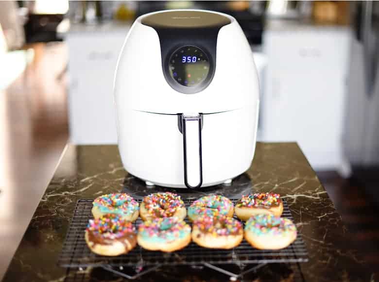 If you're looking for air fryer recipes, this donut recipe is SO quick, easy, and delicious! Plus, they only take 5 minutes to make. You can make them glazed or top them with cinnamon and sugar or powdered sugar. Also includes a free printable gift tag! 