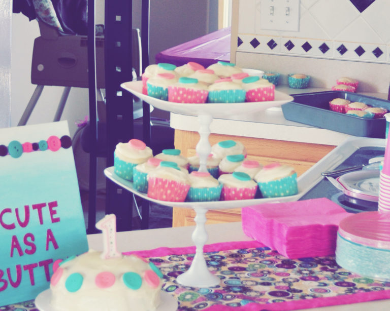 Tutorial: Incredibly Easy Cake/Cupcake Stand