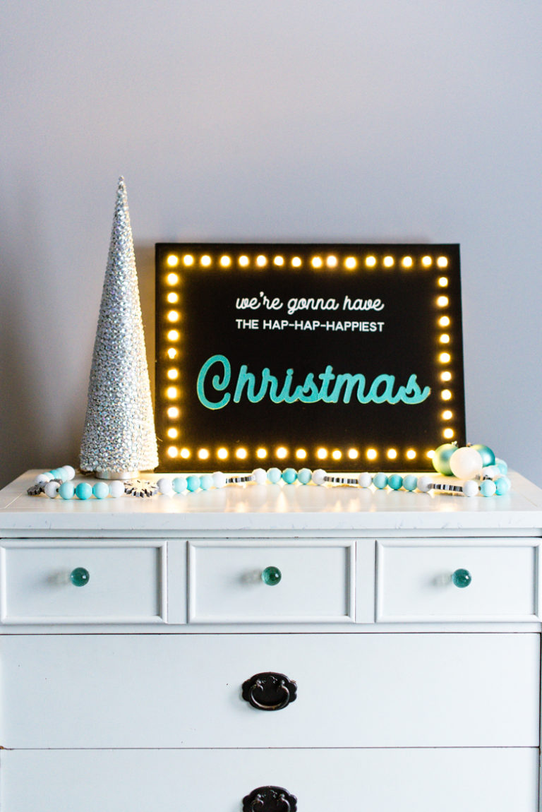 DIY Light Up Marquee Christmas Sign: Christmas Vacation Style