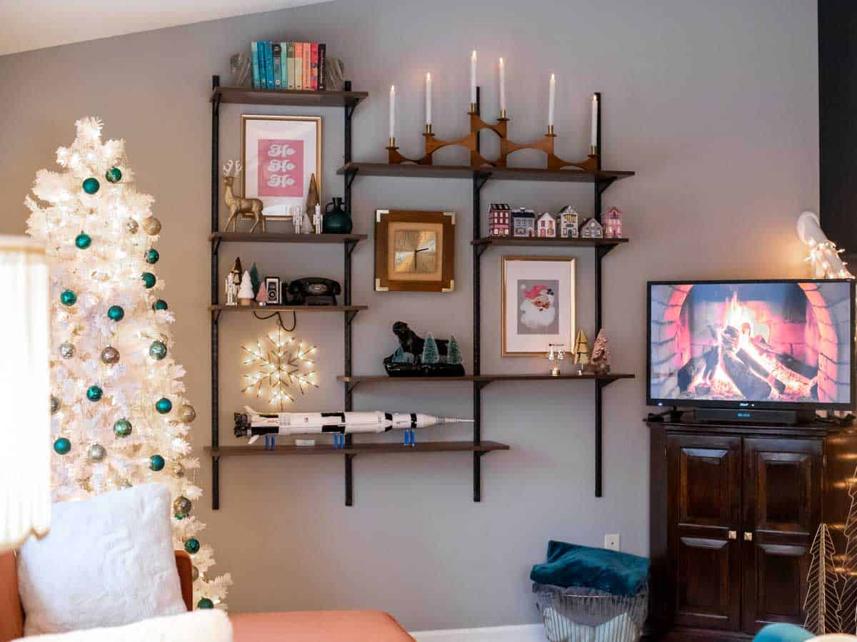 Discover unique ideas for mid century modern Christmas decor that will give your holiday season a trendy and nostalgic touch.