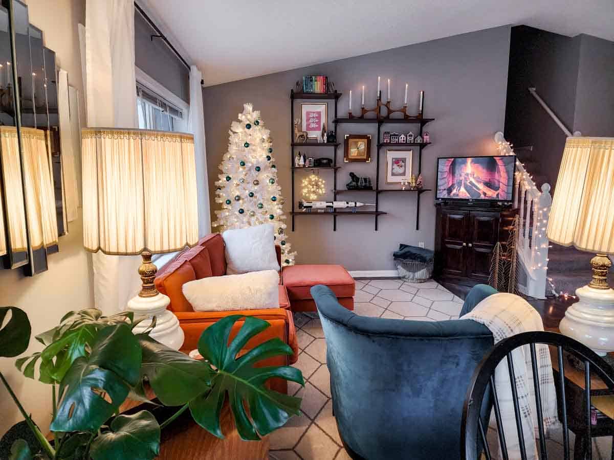 Get inspired by these festive mid century modern Christmas decor ideas!